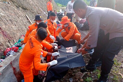 18 Dead in Overloaded Truck Crash in Indonesia's West Papua