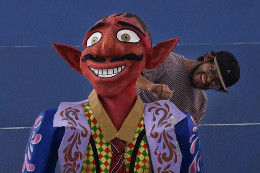 Mexican Artisans Create 'Judas' Figures for Others to Burn