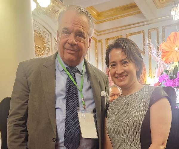 John Gizzi, Hsiao Bi-Khim pose for a photo