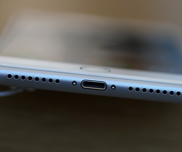 iPhone 8 Battery Problem? Splits Apart During Charge, Users Say