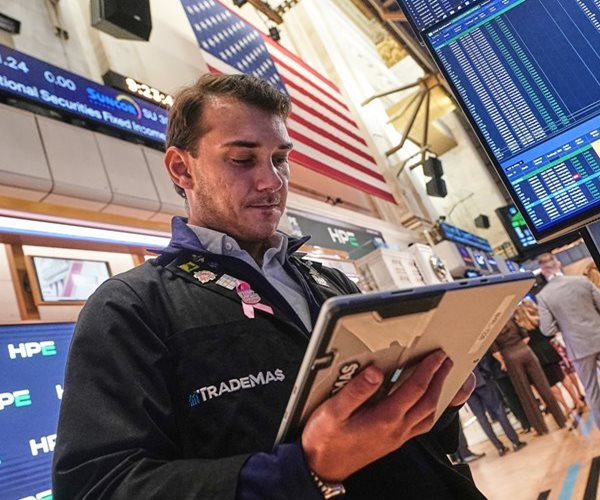 Wall St Rises Ahead of Earnings, Inflation Reports