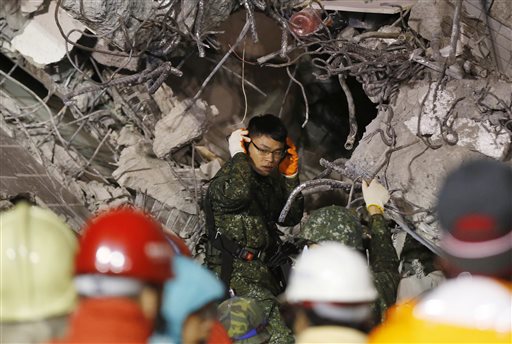 Rescuers in Taiwan Pull out Survivors from Quake Rubble