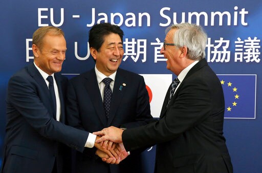 EU, Japan Laud Free Trade Deal as Antidote to Protectionism