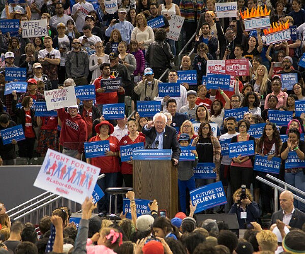 Sanders Supporters Sue to Keep Registration Open Until Primary