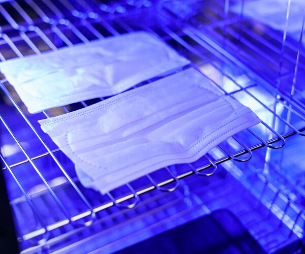 uv light sterilizes face masks