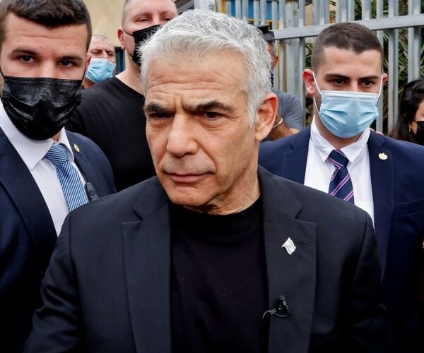yair lapid campaigns on the streets