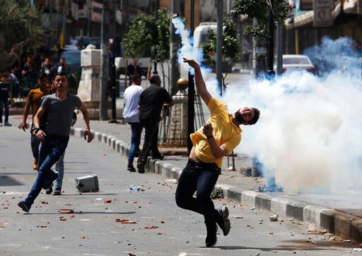 Palestinians Strike in Support of Prisoners' Protest