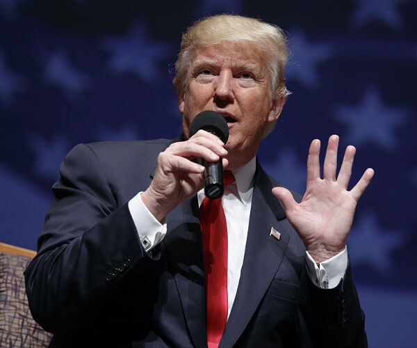 Goldman Sachs Allows Employee Donations to Clinton, Not Trump