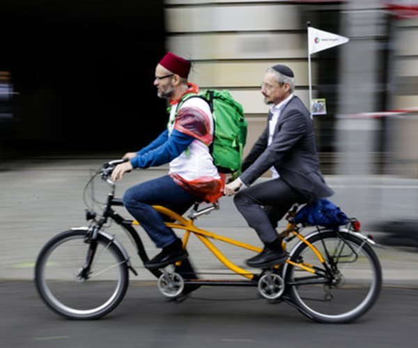 Jews, Muslims in Berlin Team Up on Bike Rides Against Hatred