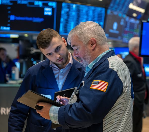 Wall Street Ends Higher Amid Fed Nerves, AI Fervor