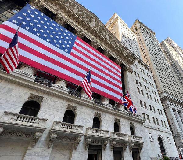 Wall St Closes Up on Hopes of Abating Fed