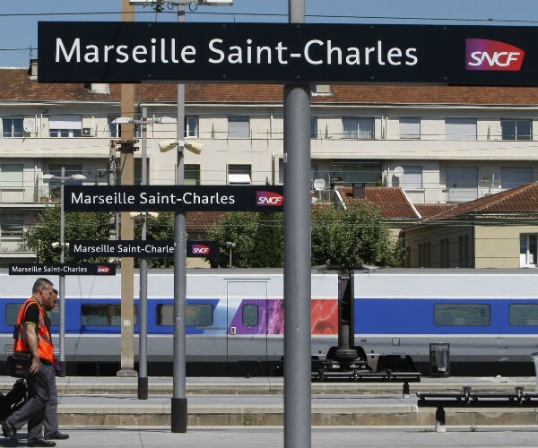 Official: 4 US Tourists Attacked With Acid in Marseille