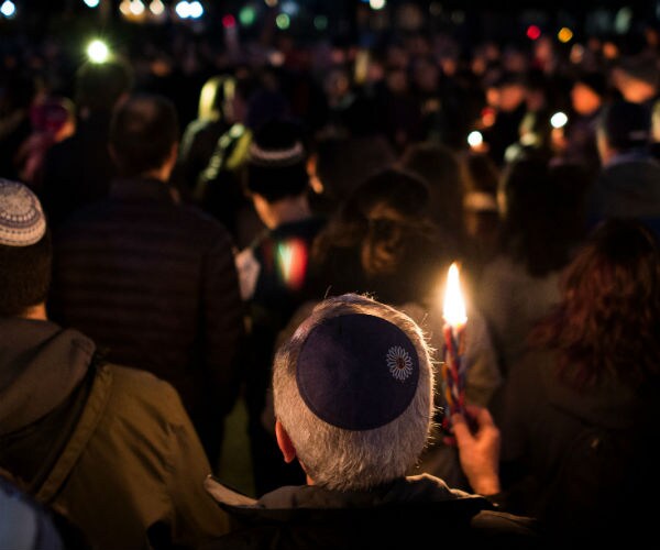 candlelight vigil in remembrance of those who died at synagogue shooting