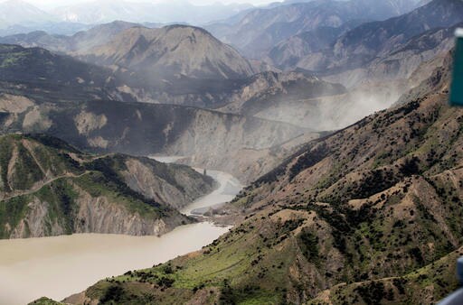 New Zealand Continues Rescue of Tourists Stranded by Quake