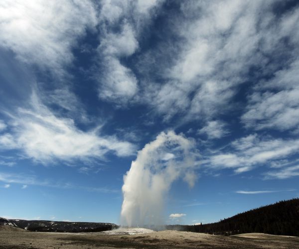 Ancient Moon's Fire Fountains Looked Like a Lava-Fueled Old Faithful