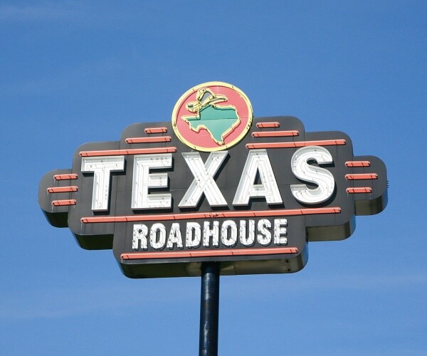 texas roadhouse sign