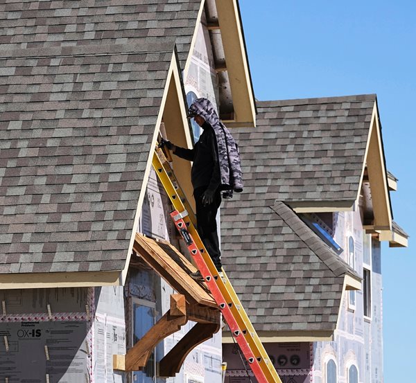 Homebuilder Sentiment Drops to 7-Month Low