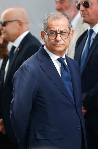 While Italian Pols Fight, Finance Minister Tries to Reassure