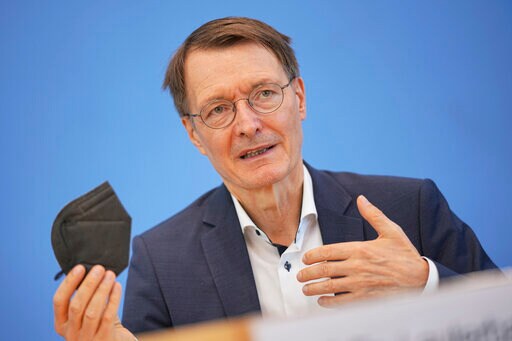 Germany's Health Minister Urges Voluntary Use of Face Masks