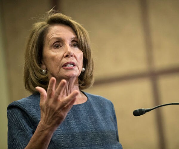 Pelosi Reiterates Call for FBI to Probe Trump's Ties to Russia
