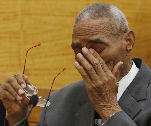 Man's Murder Exonerated Years Later as Tearful Family, Courtroom Rejoice