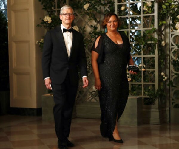 Apple's Cook to Meet with Trump Amid China Trade Spat