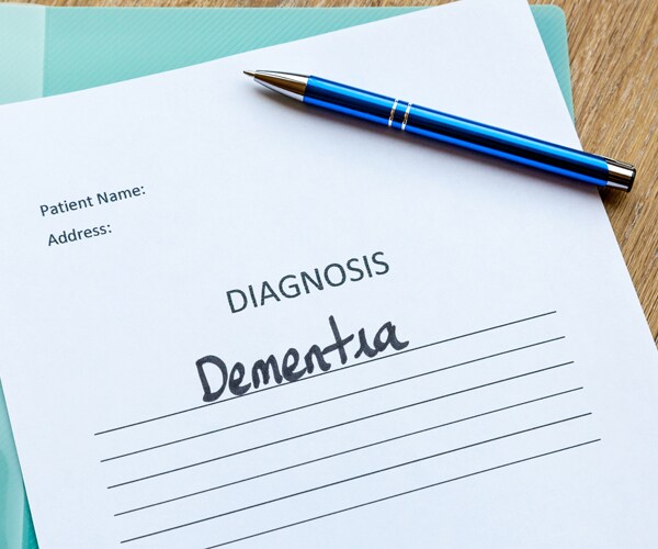 a piece of paper that says diagnosis dementia