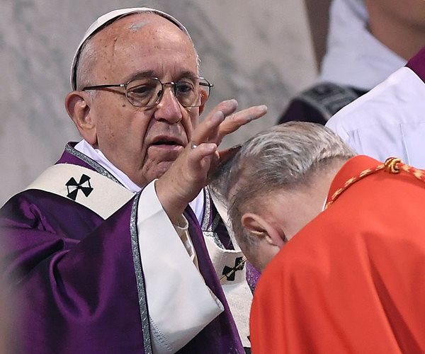 Pope Orders Retired Church Leaders to Live Austerely, Shun Power