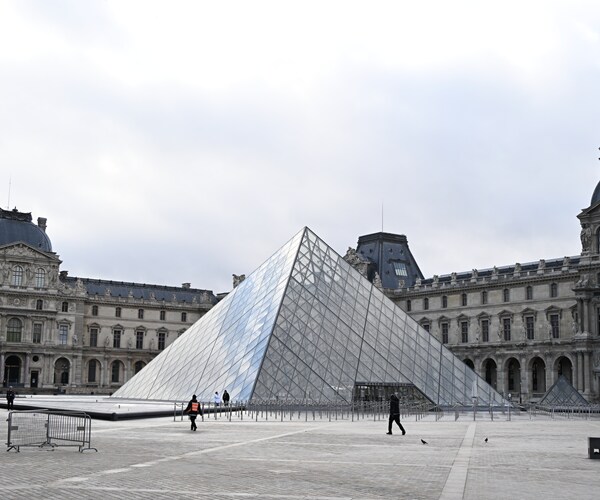 Louvre Remains Closed One Day After Huge Jewel Heist