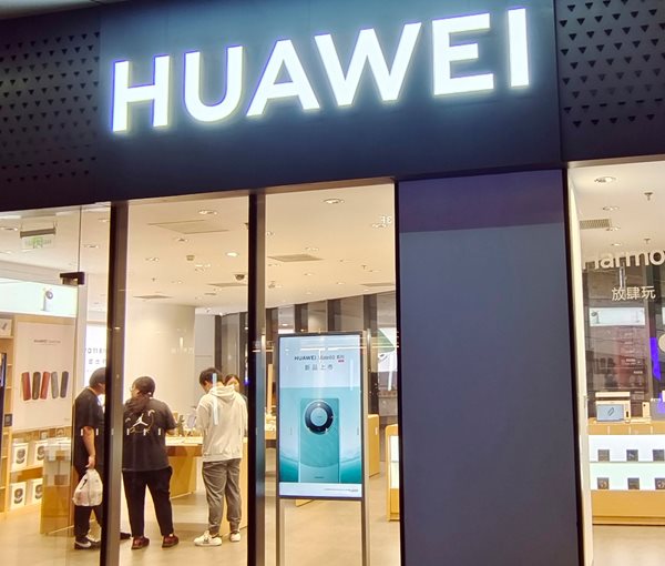 Huawei's Fast New Smartphone Can Run Off Satellites