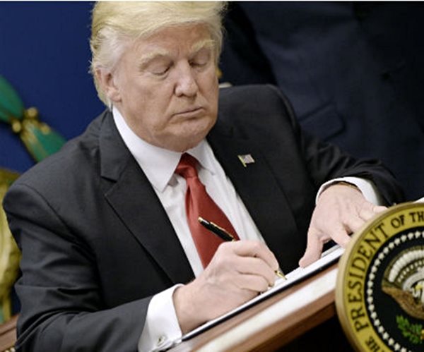 Analysts Boost 2018 Estimates to Reflect Impact of 'Trumponomics'