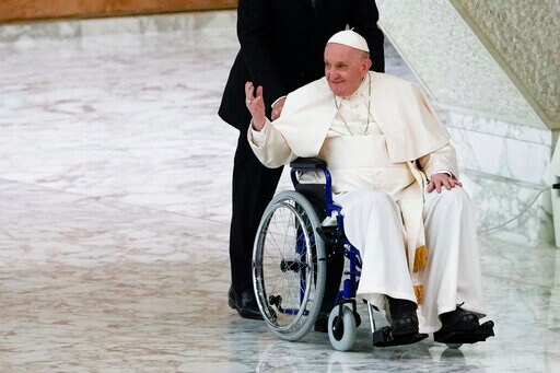 Pope, Hobbled by Knee Problem, Looks Forward to S Sudan Trip
