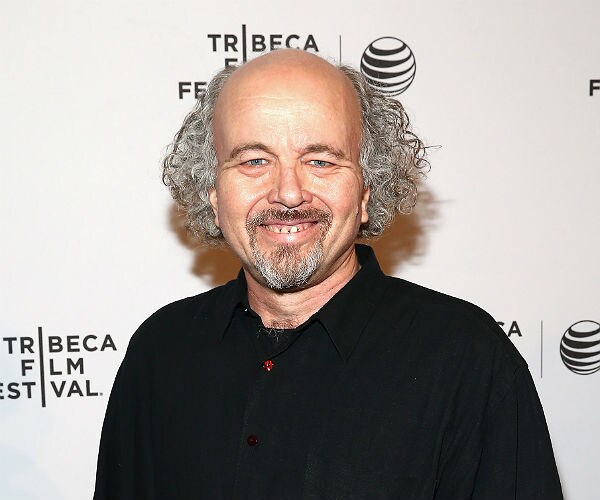 Actor Likens Hillary to 'Bitter Old Grandmother'