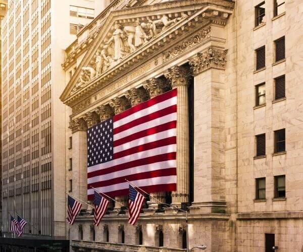 World Shares Sharply Lower After Wobbly Day on Wall St