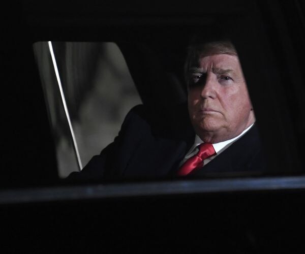 taryn corrinne henthorn is charged with threatening to kill the president.