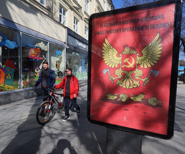 Ukraine Retakes Key Kyiv Suburb; Battle for Mariupol Rages