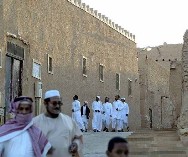 Saudi Arabia Considers Executing Gays Who Come Out Online