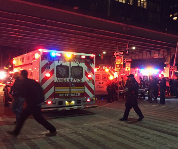 5 Killed in Helicopter Crash into New York City's East River