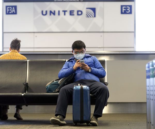 United Airlines Further Cuts April Domestic, International Schedules