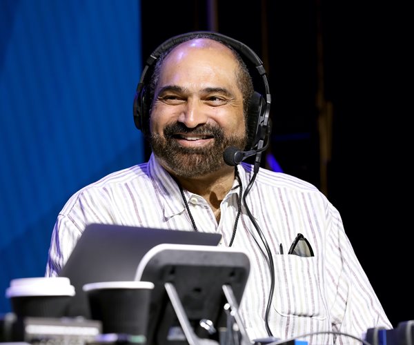 Steelers Hall of Fame Running Back Franco Harris Dies at 72