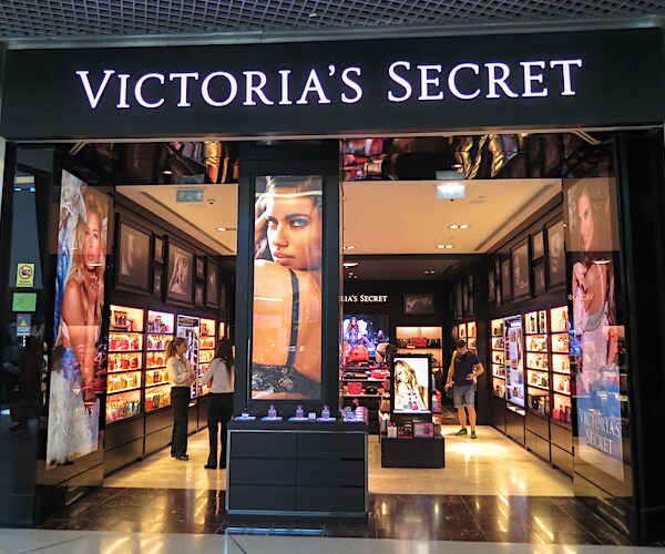 a victoria's secret store front