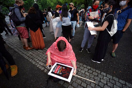 Japan, New Zealand March to Mourn George Floyd, Seek Change