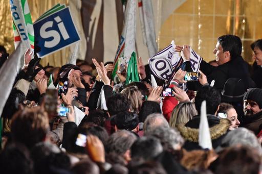 Italians Vote in Referendum; Renzi Vows to Quit If he Loses