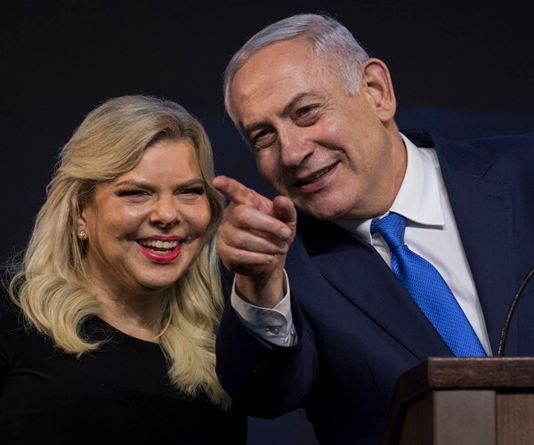 Report: Angry Sara Netanyahu Tried to Enter Flight Cockpit
