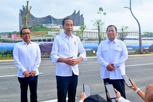 Indonesian President Holds the First Cabinet Meeting in the Nation's Unfinished Future Capital