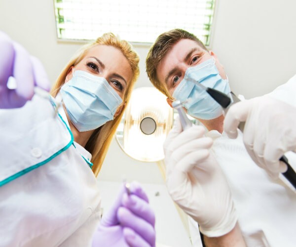 Gold Loses Luster in Dentistry Amid Teeth-Whitening Craze