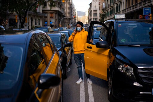 Taxi Driver Unions Protest Uber's Return to Barcelona