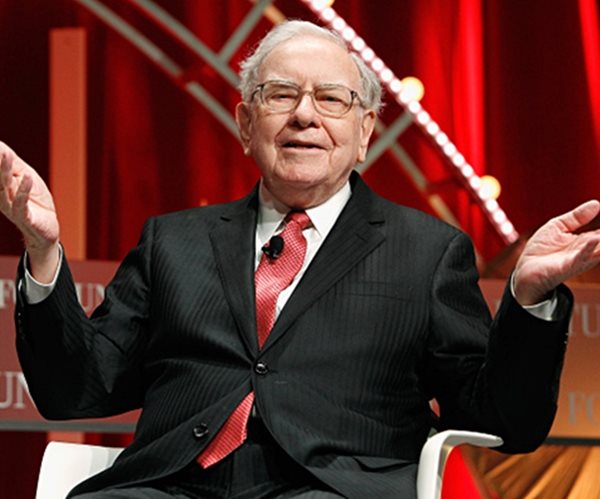 Buffett Inches Toward Wells Fargo Exit as New Bank CEO Sets Course