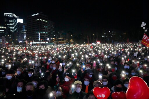 South Korea Votes for President in Tight, Bitter Election