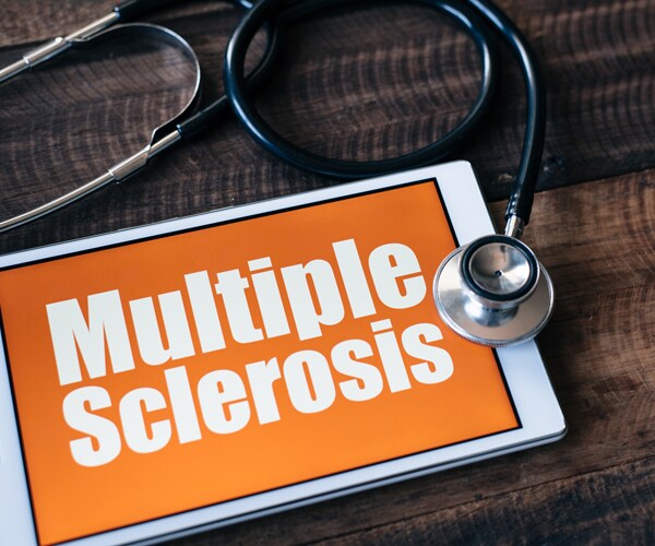multiple sclerosis written on a tablet next to a stethoscope 